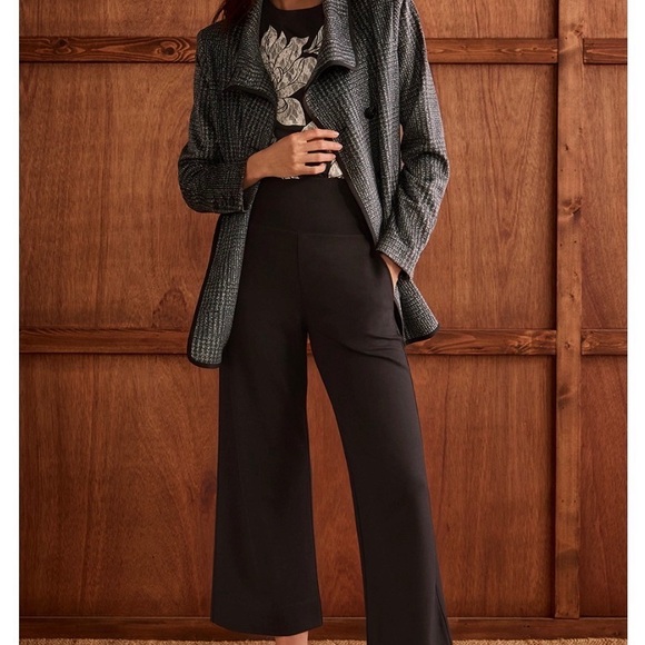 Cabi Chance Crops - Picture 2 of 7